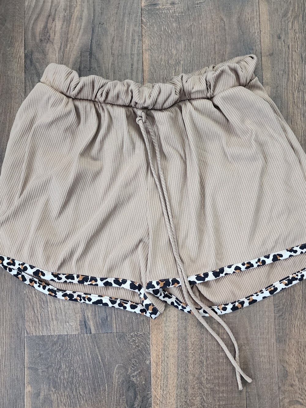 Beige Ribbed Lounge Shorts with Leopard Trim